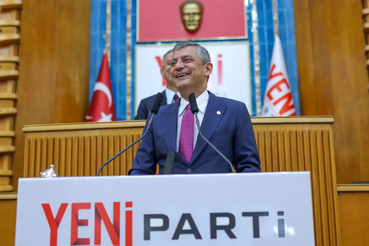Özgür Özel, Le Figaro’da yazdı: ‘Türkiye, 21’inci yüzyılın incelikli otoriterliğinin çarpıcı bir örneği’