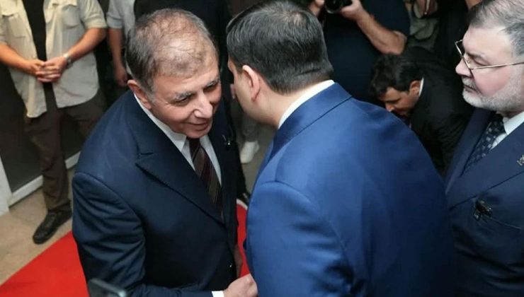 Cemil Tugay,  AK Partili Eyyüp Kadir İnan’ı kapıda karşıladı