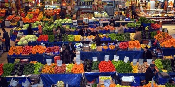 YAŞ MEYVE SEBZEDE ÜRETİCİ UCUZA SATIYOR, TÜKETİCİ NEDEN PAHALI ALIYOR?