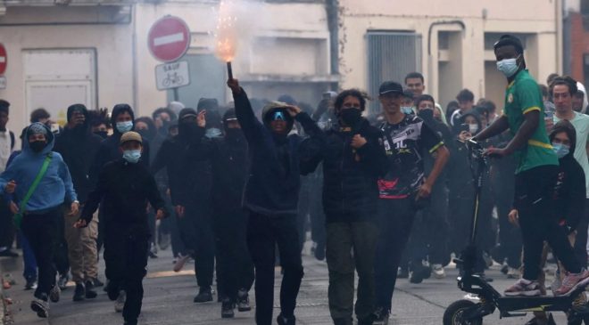 Fransa’da 30 bin öğrenci haftalarca yüz yüze eğitim alamayacak