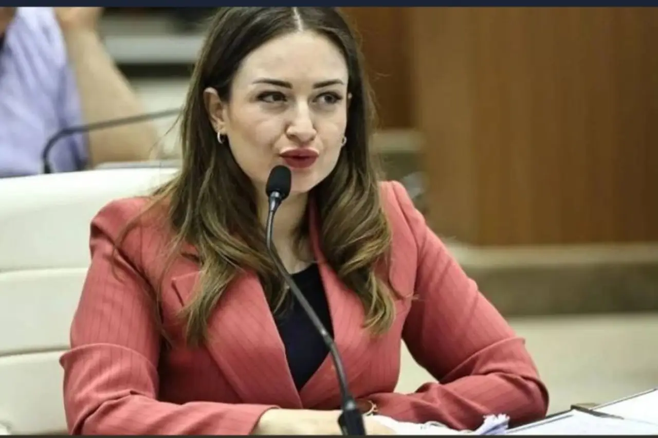 İddia: Antalya Büyükşehir Belediye Başkanvekili Büşra Özdemir AKP’ye geçiyor