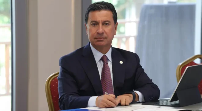 Muğla Büyükşehir Belediye Başkanı Ahmet Aras, CHP’den istifa etti