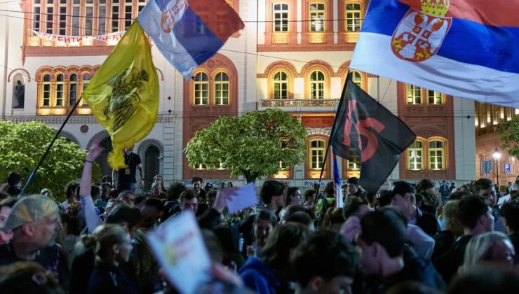 Sırbistan’da 14 yıllık Vucic iktidarı devrildi: İki yıldır sokaklarda mücadele eden öğrenciler seçimi kazandı
