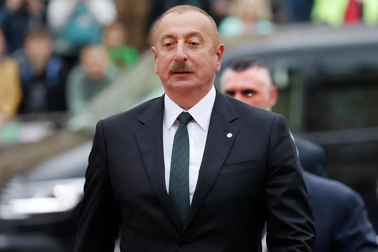 Azerbaycan 31 Türk’e kapıyı kapattı! Listede Fatih Erbakan ve Ahmet Çakar da var
