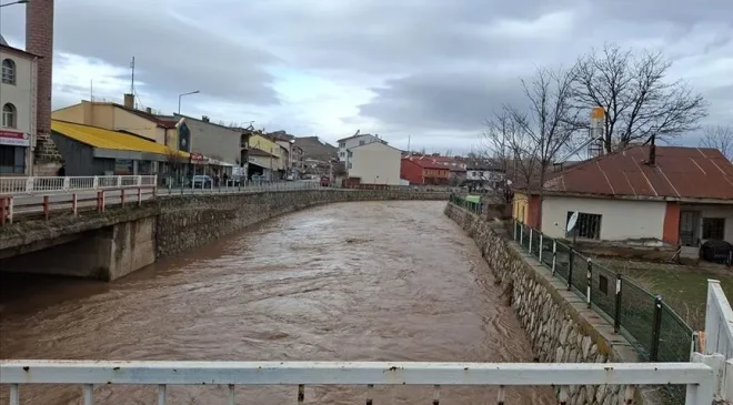 KARAMIKLAR İLE TECER, TURNALARINI BEKLER.